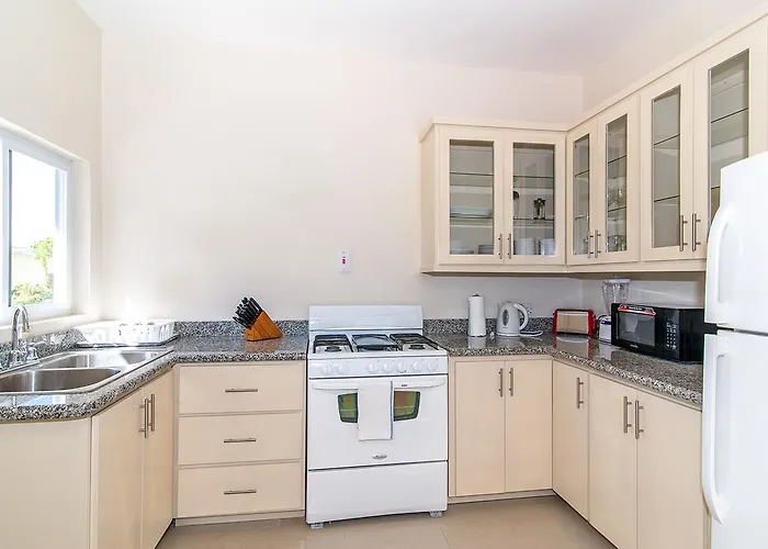 Apartment Hospitality Expert Cb5 Pool Chef *