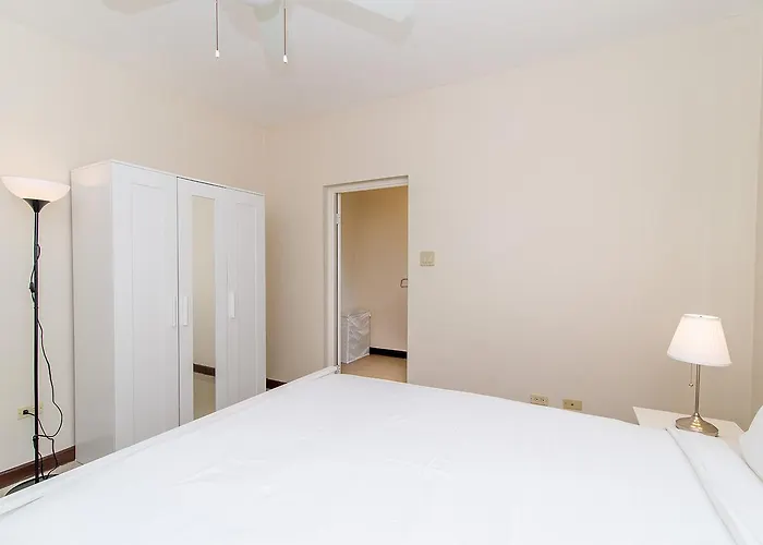 Apartment Hospitality Expert Cb5 Pool Chef *